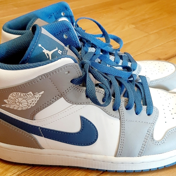 Nike Air Jordam Mid 1 - Picture 2 of 6